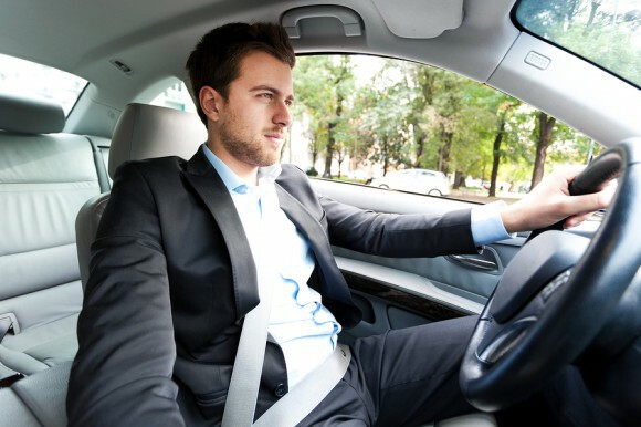 Driver reviewing Dallas SR22 insurance options online in Texas