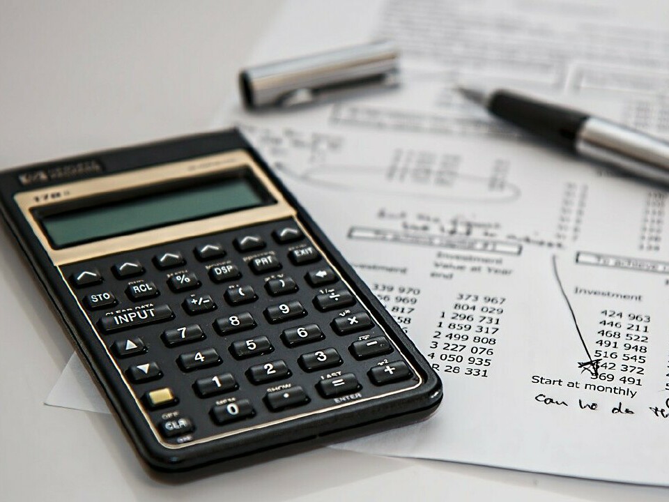 Texas driver comparing SR22 insurance cost and quote options